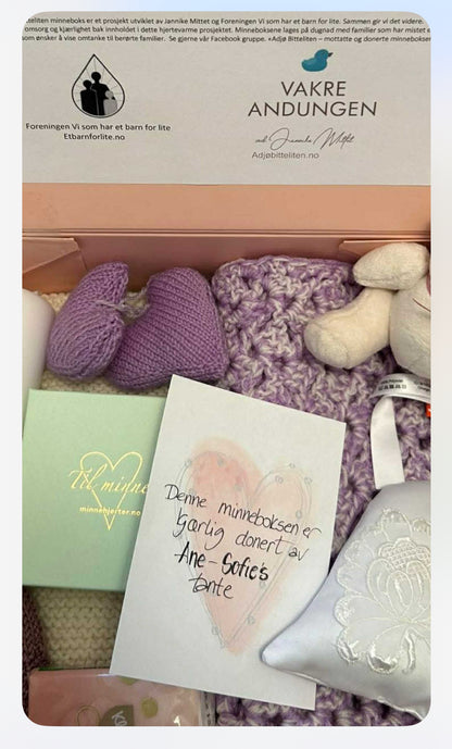 Spons en Adjø Bitteliten minneboks