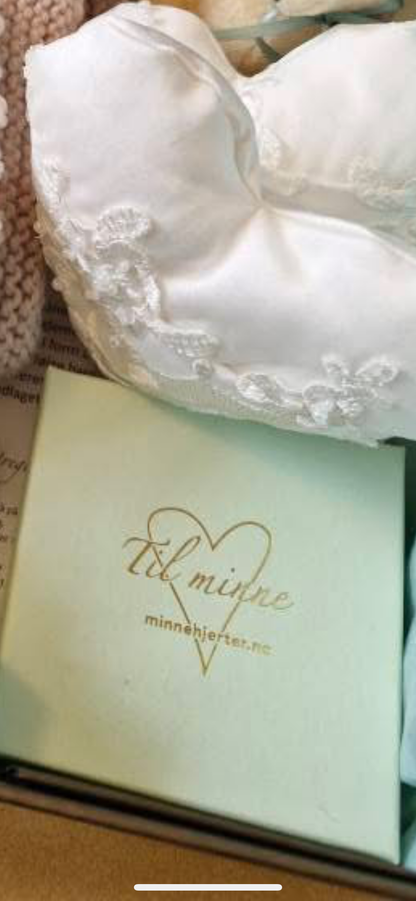 Spons en Adjø Bitteliten minneboks