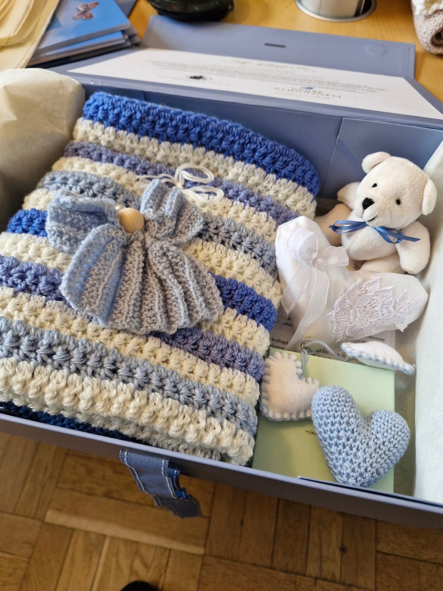 Spons en Adjø Bitteliten minneboks